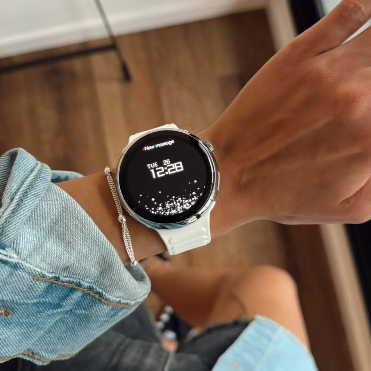 Ceas smartwatch de dama, Ecran Tactil LCD 1.46", Control prin Gesturi, Apel Bluetooth, Multi Sport, Monitorizare Sanatate, Alb